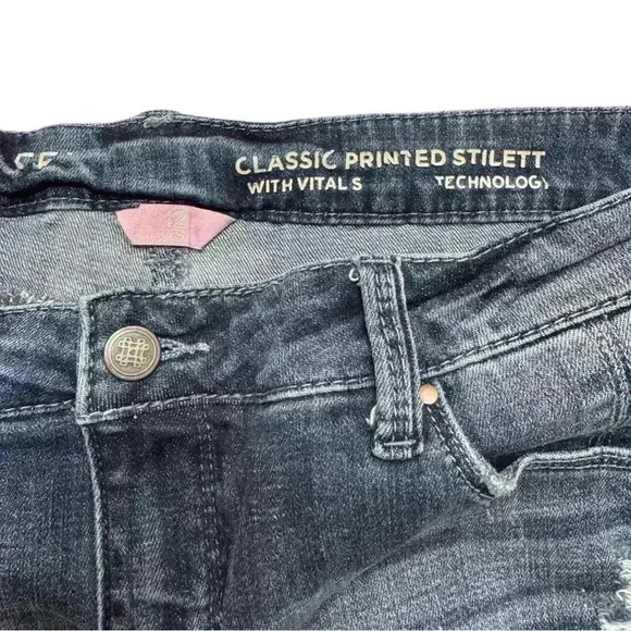 {Laurie Felt} "Classic Printed Stiletto" Ankle Length Straight Leg Raw Hem Jeans - Picture 5 of 6